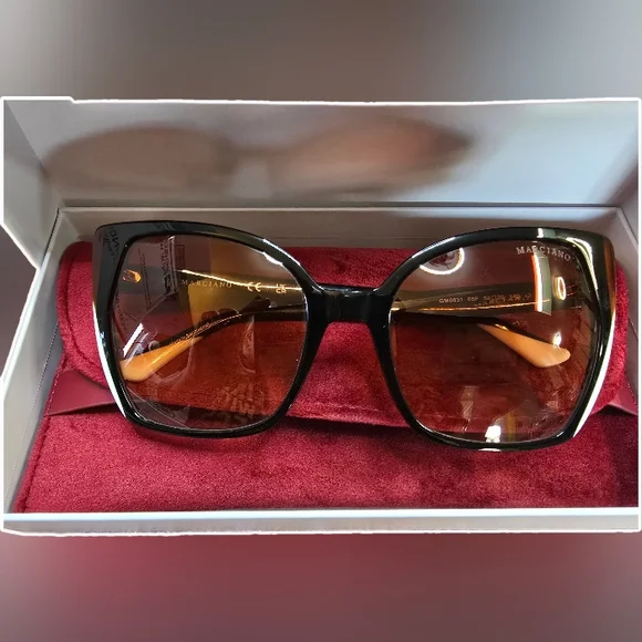 GUESS BY MARCIANO GM0831 Sunglasses Sun Glasses gradient  display picture 2